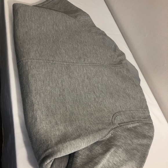 Member only, Grey sleeveless zip up - Picture 3 of 4